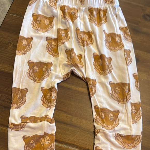 Kate Quinn set of 4 0-3 month-6-12 month gently used unisex - Picture 2 of 9